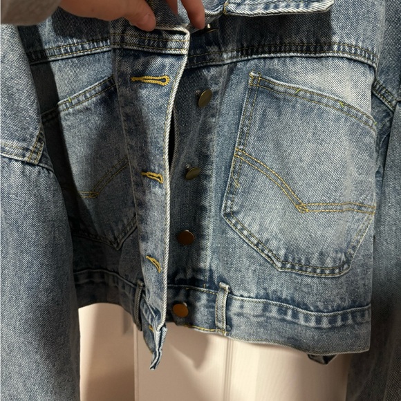 Cropped Denim Jacket 💙 - Picture 5 of 7